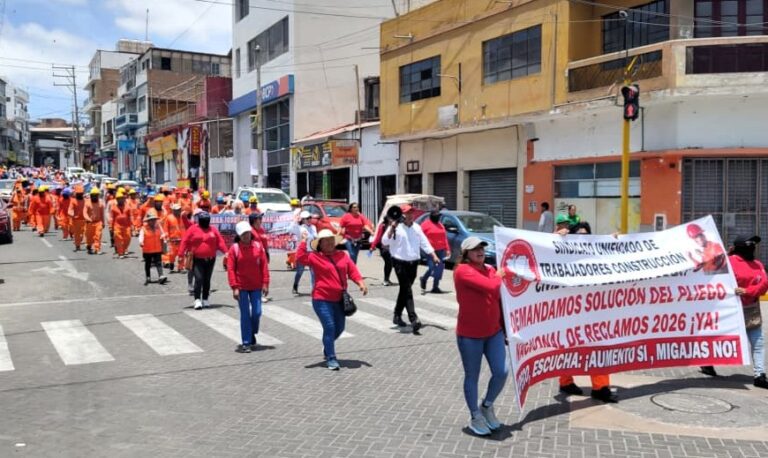 Trabajadores del andamio marcharon en contra de la propuesta salarial de la Capeco