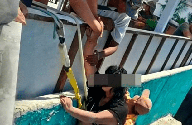 Rescatan a mujer atrapada en la playa Cero