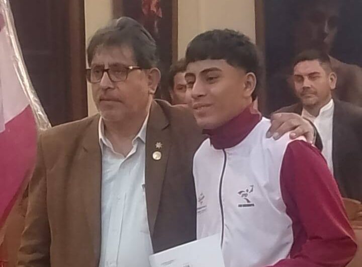 Reconocen a deportistas mollendinos por destacada participación en Juegos IPD