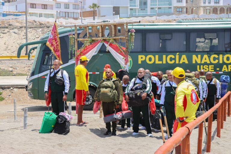 Mollendo: policías fortalecen entrenamiento en rescate acuático