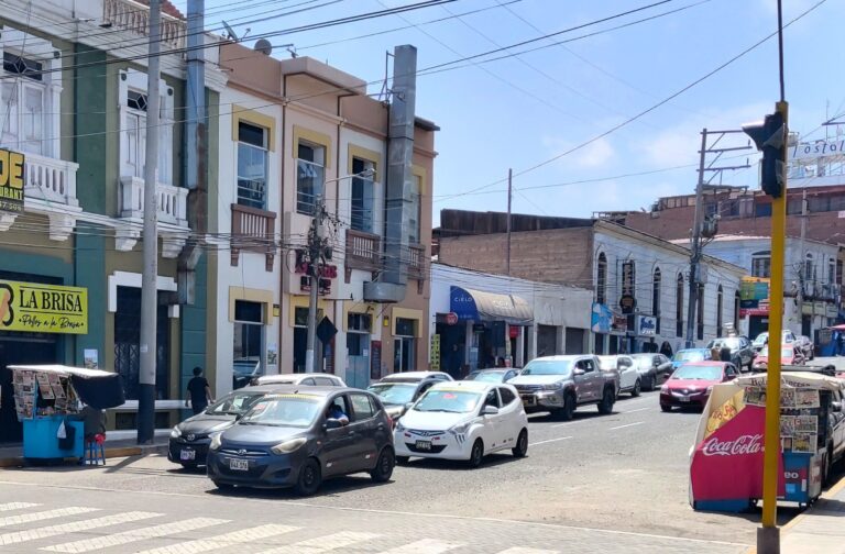 Contraloría alerta fallas en autorizaciones de taxis en Islay