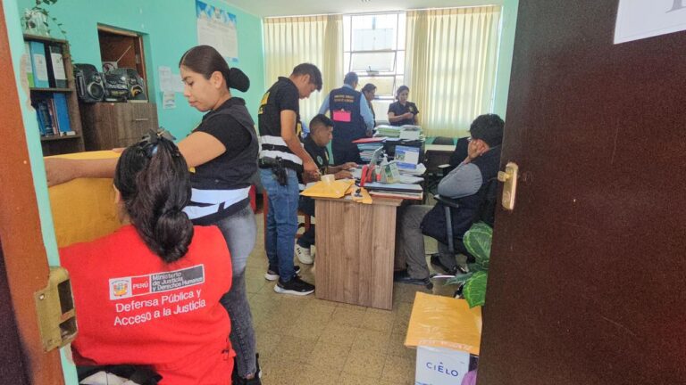 Allanan Instituto José Carlos Mariátegui por presuntos cobros irregulares a estudiantes