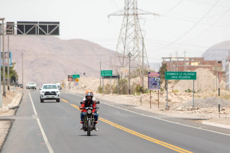 Trinquetes Políticos: Una vía bien hecha, “de dos patadas”