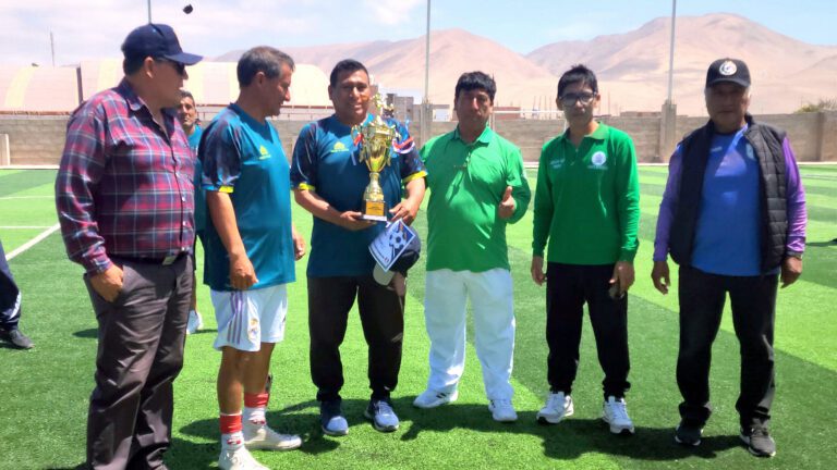 Liga Pacocha entregó diplomas y trofeos a los campeones del fútbol mayores