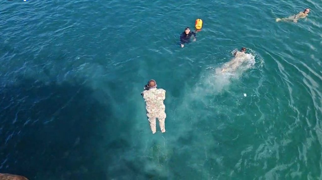 47 cadetes culminan curso “Nadador de Combate” con demostración en el mar 2 47 cadetes culminan curso Nadador de Combate 3 La Prensa Regional