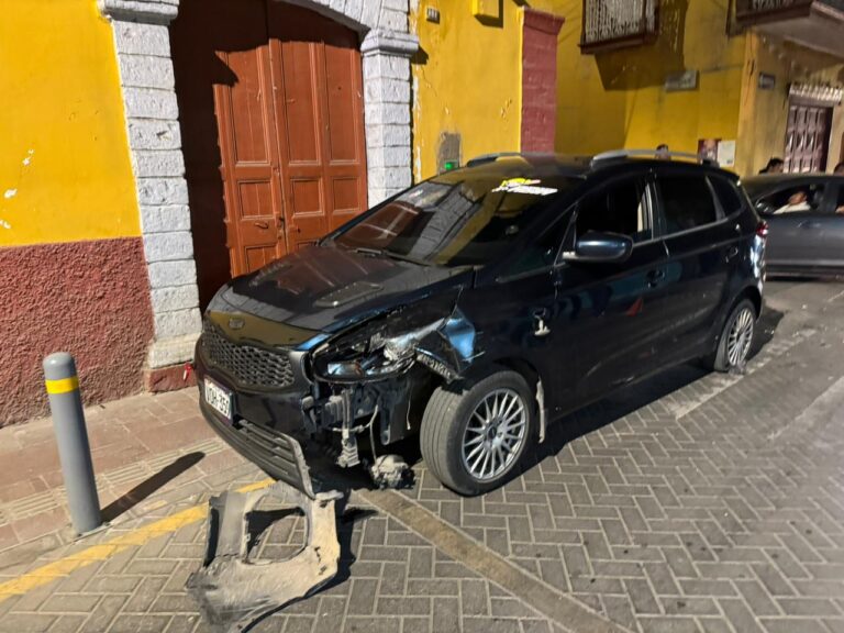 Dos vehículos chocaron y dejaron importantes daños materiales