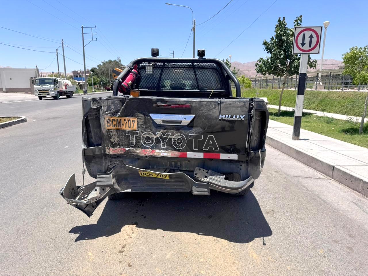 Camioneta y auto protagonizan choque en el malecón ribereño 1 Accidente vehicular entre auto y camioneta en el malecon ribereno 23122025 3 La Prensa Regional