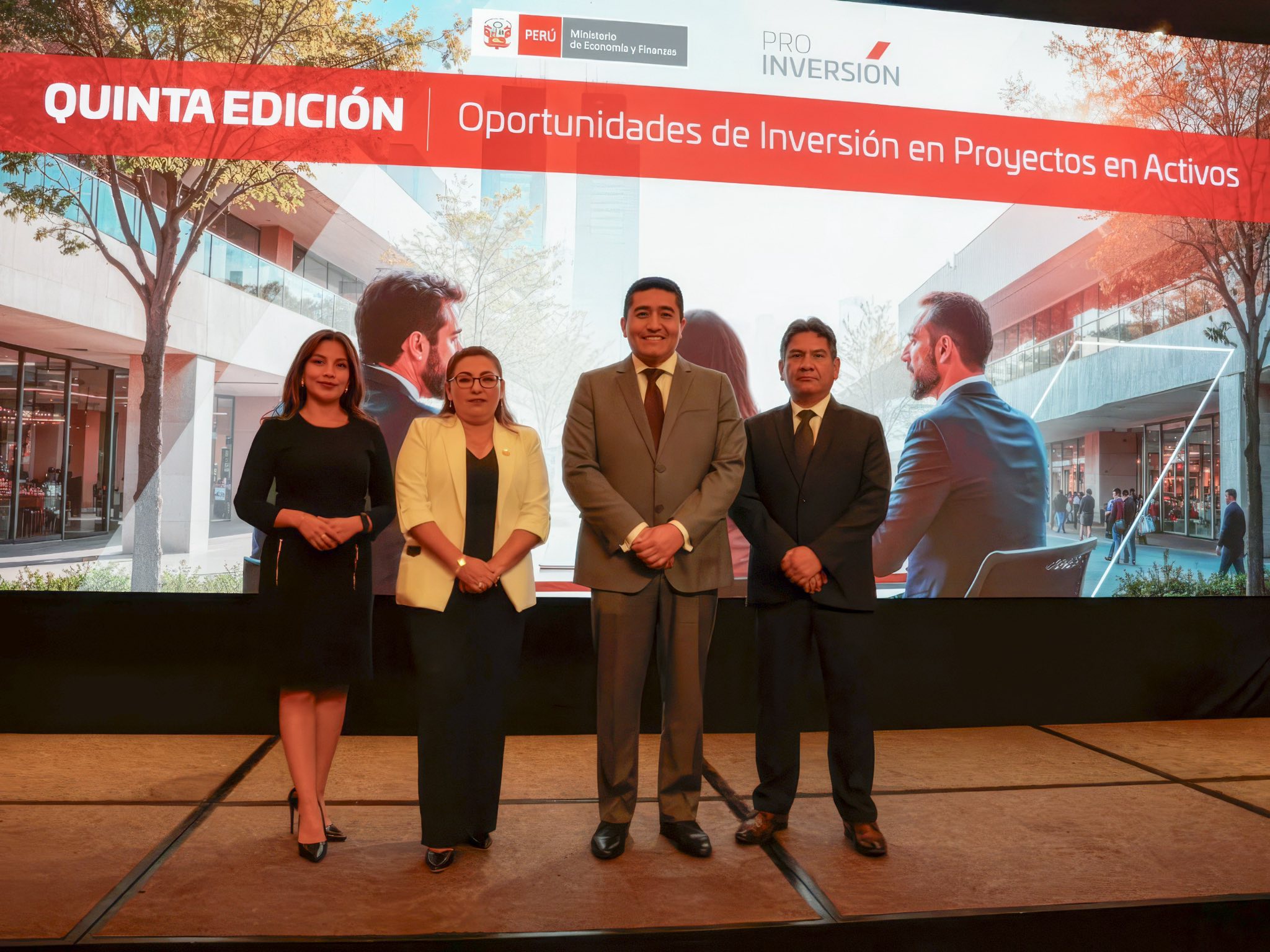 Alcalde de Ilo Humberto Tapia presentó cartera de proyectos en activos ante inversionistas nacionales e internacionales 4 Alcalde Humberto Tapia presento cartera de proyectos en Lima 01122025 5 La Prensa Regional