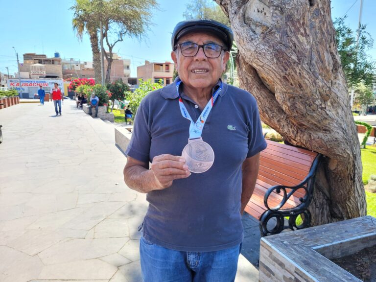Prof. Carlos Cornejo obtiene medalla de bronce en el Sudamericano Máster de Atletismo en Chile