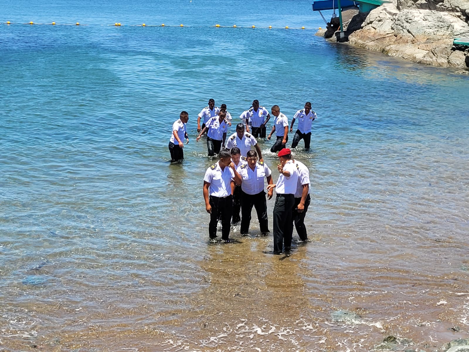 Culmina el sexto curso de salvamento y rescate acuático de la Policía Nacional en Puerto Inglés 2 Ceremonia de graduacion de 8 efectivos policiales de Salvataje ILO 11122025 4 La Prensa Regional