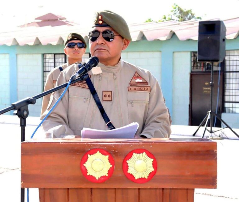 Realizan ceremonia de despedida del comandante general de la 3.ª Brigada Blindada