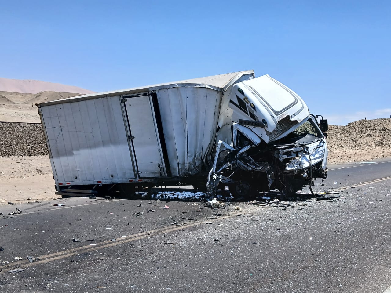 Violento choque en la Costanera Norte de Ilo deja dos heridos 1 Choque frontal entre camioneta y furgoneta en Costanera Ilo Norte a la altura de Playa Brava 30122025 10 La Prensa Regional