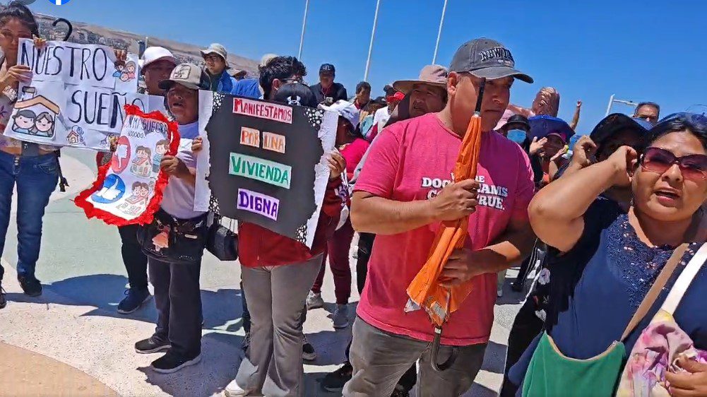 Ciudadanos realizan plantón para exigir creación de un nuevo PROMUVI 1 Ciudadanos realizan planton para exigir creacion de un nuevo PROMUVI 10122025 2 La Prensa Regional