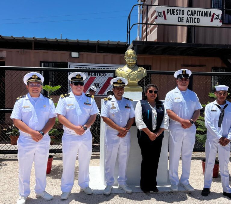 Develan busto de Miguel Grau en el distrito de Atico