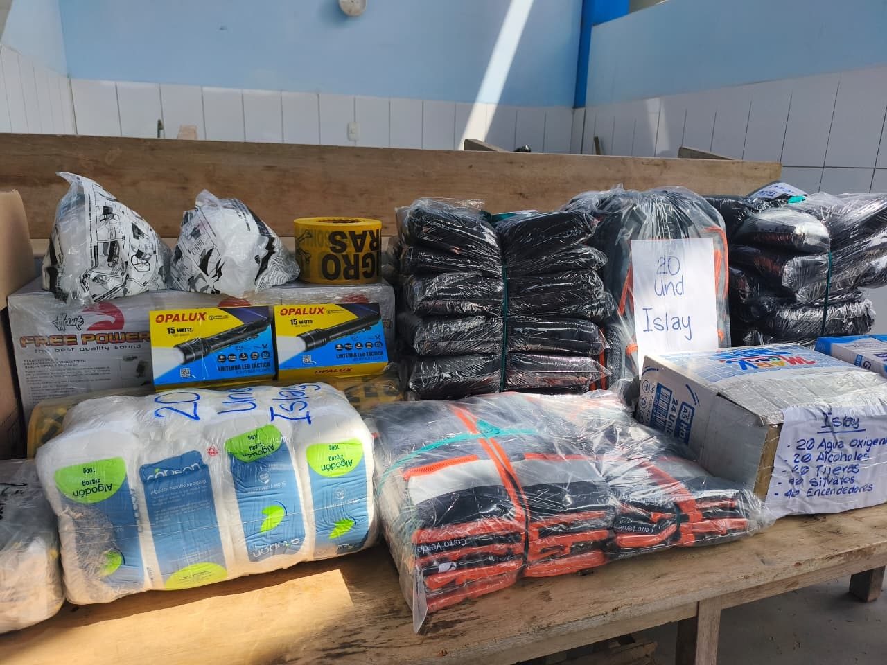 Enseres donados refuerzan atención de emergencias en Islay-Matarani 1 Donativo Cerro Verde municipio Islay Matarani 19122025 2 La Prensa Regional