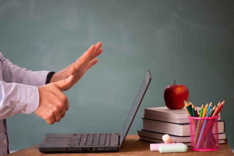 El desafío de enseñar en tiempos de desinformación