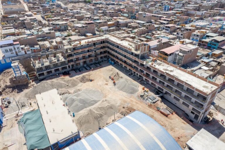 Supervisan avance de obras educativas y de protección ribereña en Moquegua