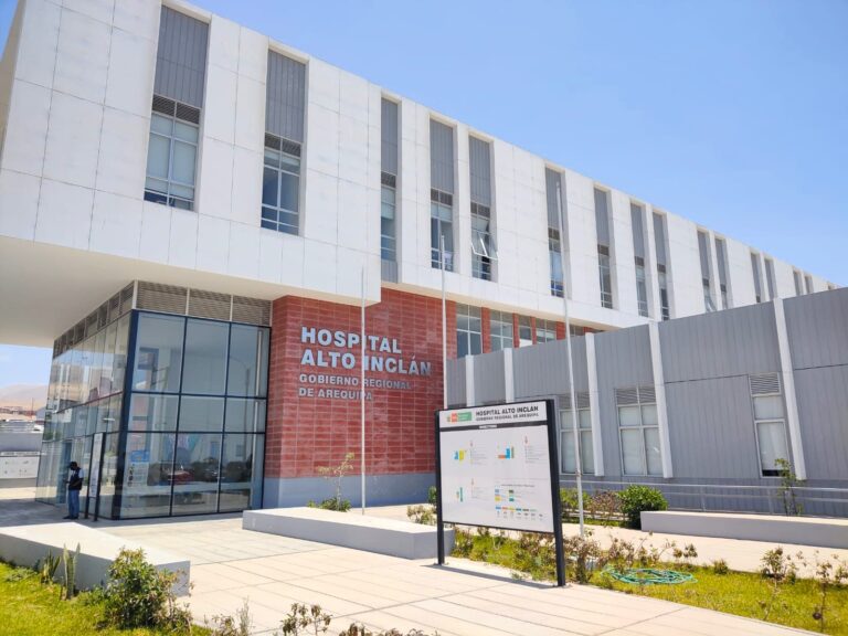 Personal médico del Hospital Alto Inclán protesta por despido de 16 trabajadores