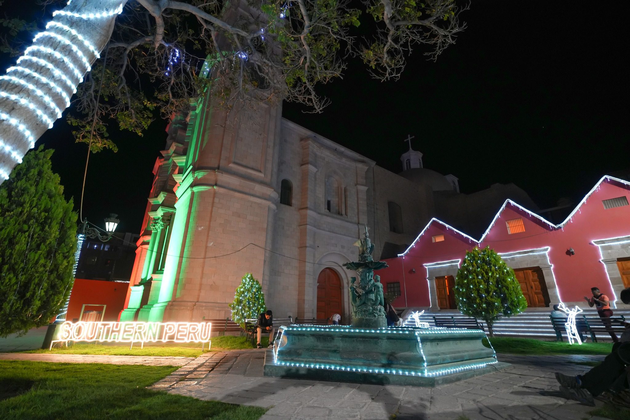 La Cocatedral de Moquegua se iluminó con el espíritu navideño 2 Iluminacion Cocatedral Santo Domingo Moquegua Southern Peru 13122025 5 La Prensa Regional