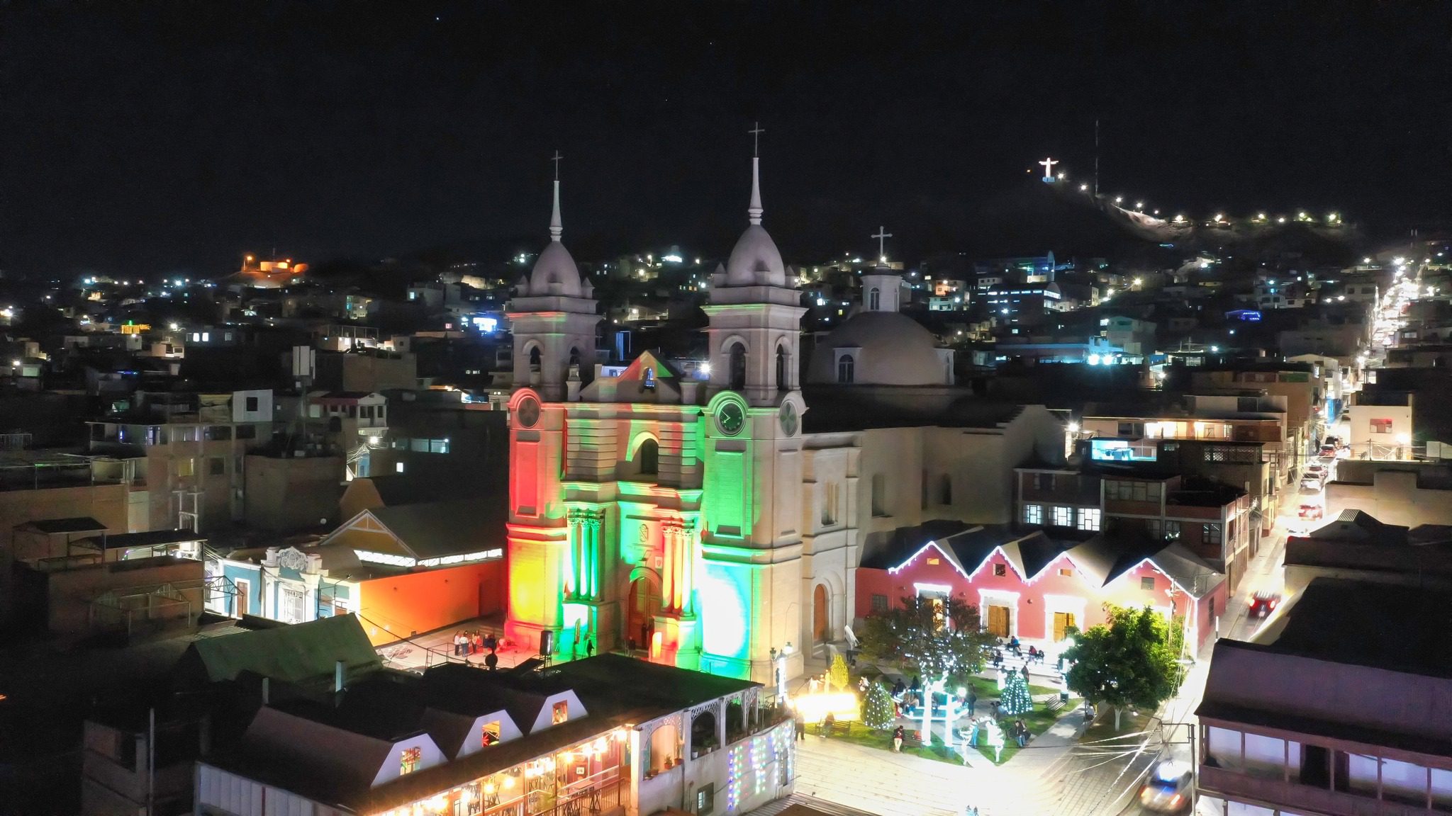 La Cocatedral de Moquegua se iluminó con el espíritu navideño 3 Iluminacion Cocatedral Santo Domingo Moquegua Southern Peru 13122025 6 La Prensa Regional