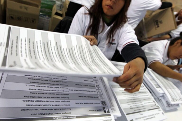 JNE excluye a Vizcarra, Espinoza y otros inhabilitados del padrón electoral 2026