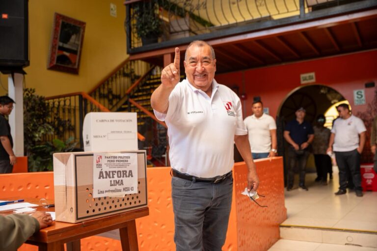 Candidatura presidencial de Mario Vizcarra enfrenta tacha por corrupción