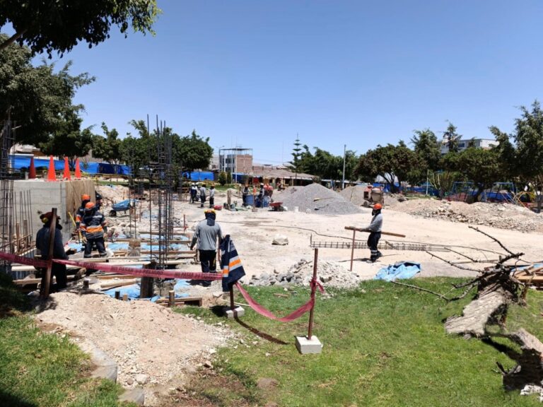 Municipalidad impulsa la construcción de moderna infraestructura deportiva y recreativa en el parque Villa Francia