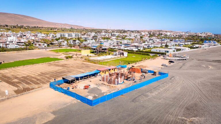 Avanza obra de servicios higiénicos en Mejía