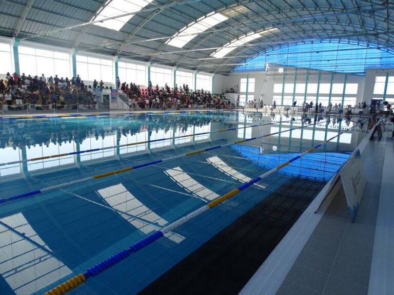 Inauguran piscina olímpica temperada de Mollendo con campeonato regional infantil 