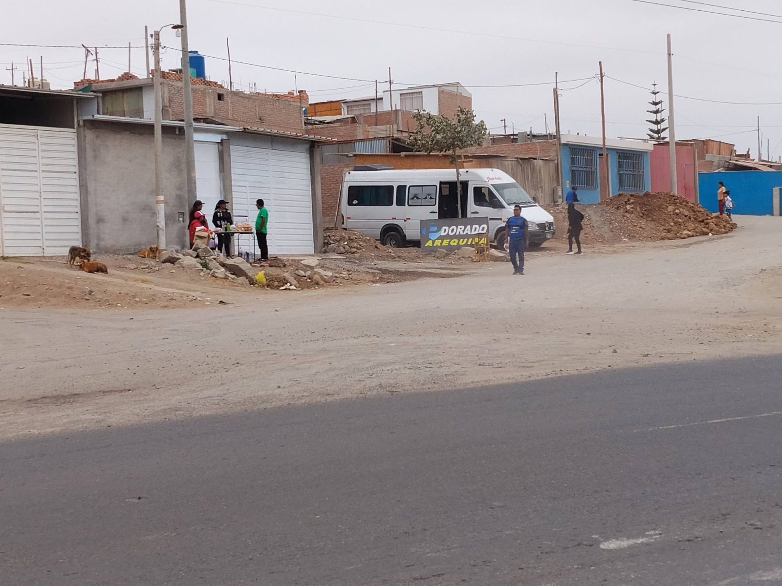 Resistencia vecinal impide instalación de minivanes en Las Palmeras 2 Rechazo a minivanes en Las Palmeras 02122025 3 La Prensa Regional