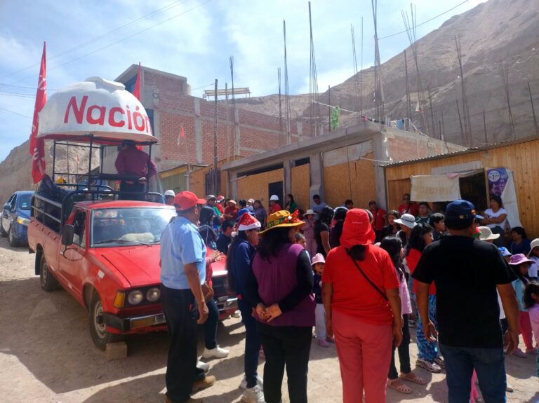 Recorren San Antonio con el “Carrito Regalón Navideño”