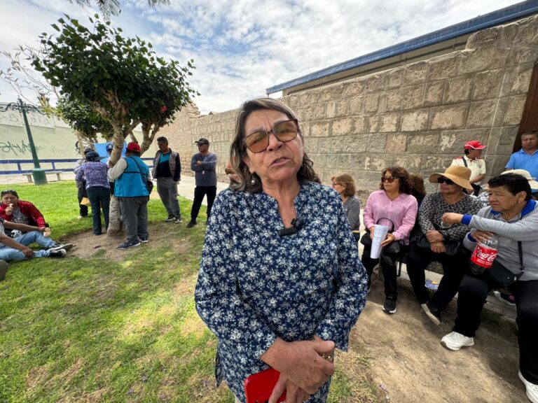 Administrativos de Educación mantienen huelga por deuda impaga del Estado