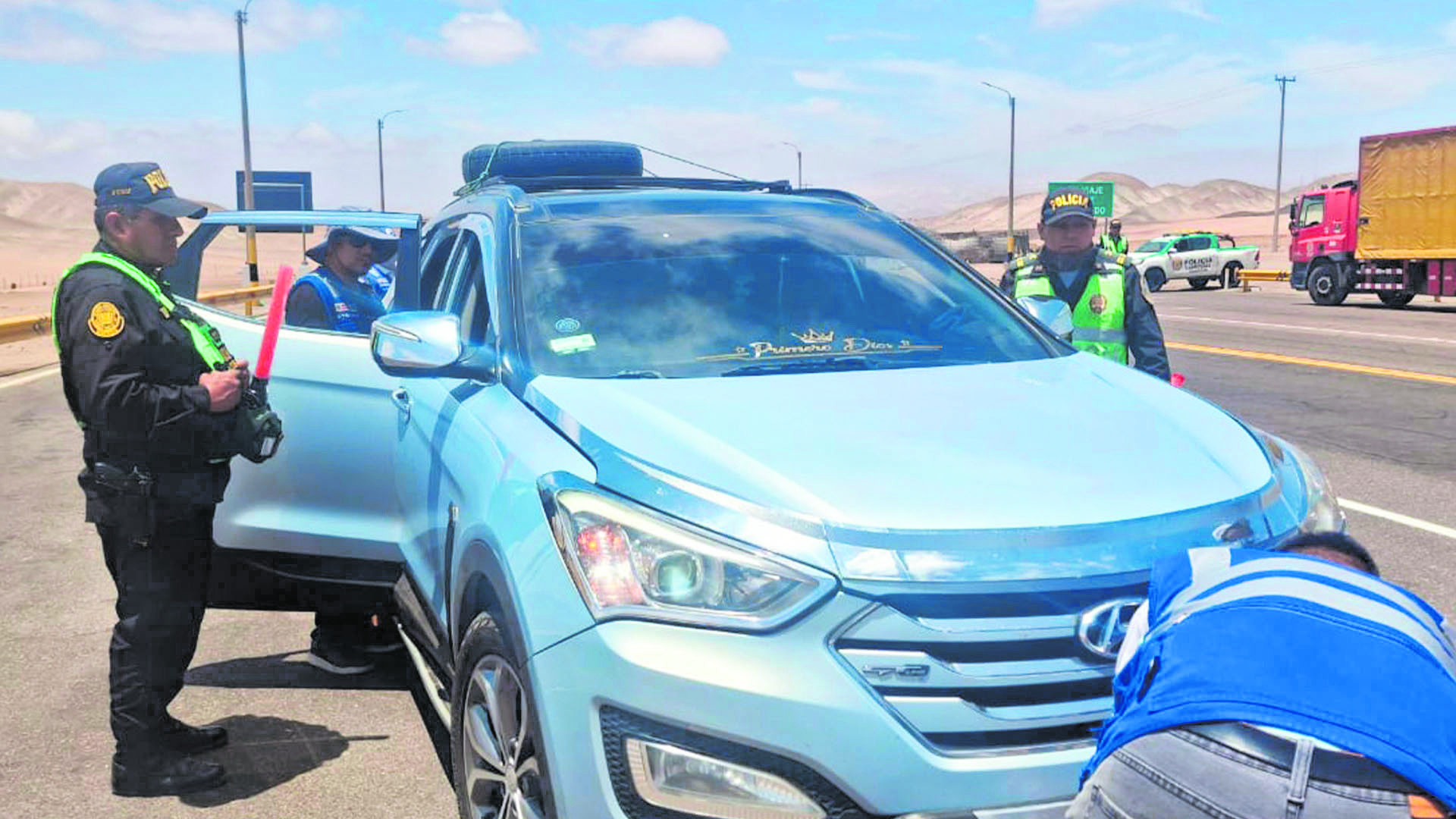 Trinquetes Políticos: Los integrantes del Comité de Monitoreo 2 Sutran vehiculos informales son infraccionados en la ruta Ilo – Arequipa 15122025 La Prensa Regional