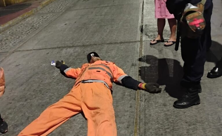 Trabajador municipal sufre caída desde camión compactador en Alto Ilo