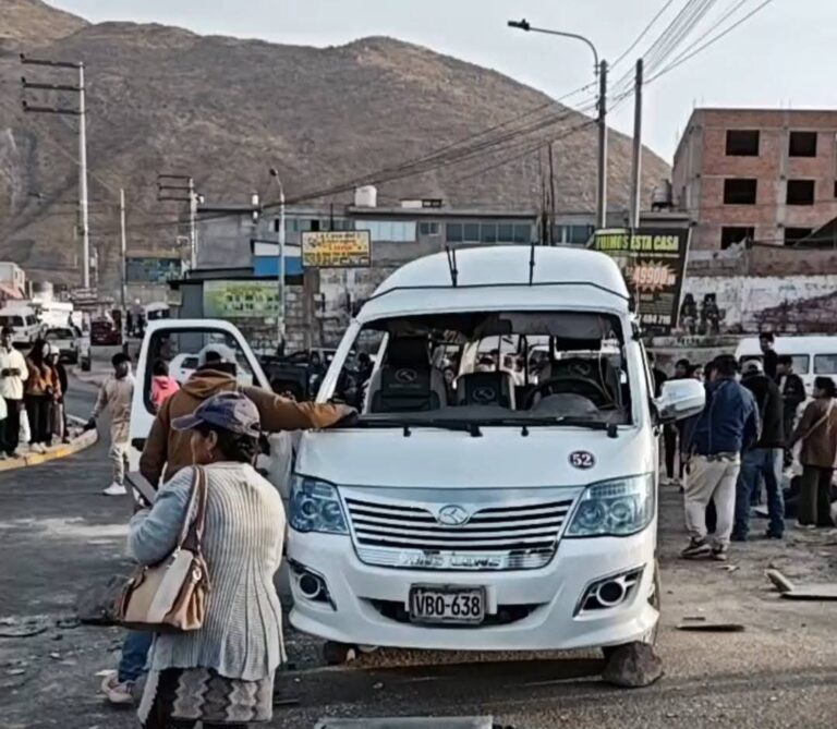 Investigan choque vehicular que dejó más de diez heridos en Cerro Colorado 