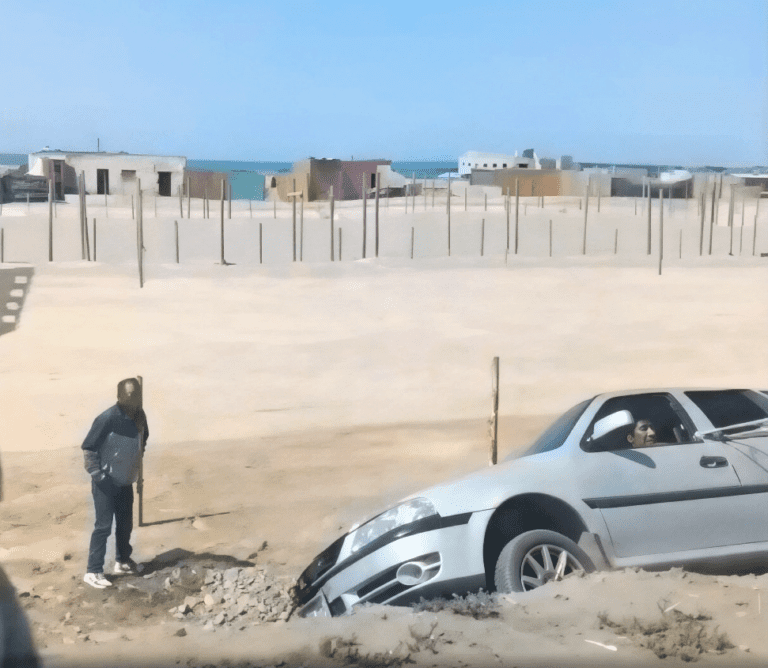 Vehículo se despista y vuelca en la vía Mollendo – Mejía