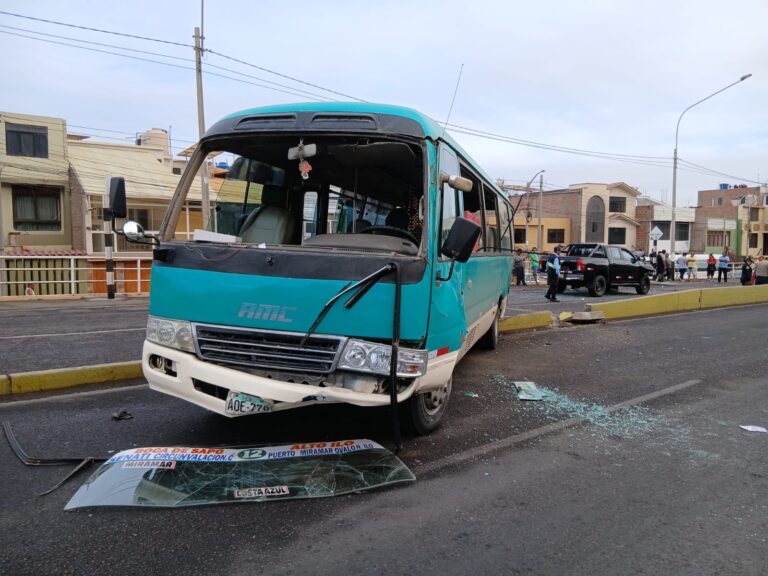 Violento choque por alcance deja varios heridos en avenida Andrés Avelino Cáceres