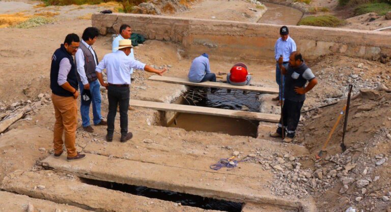 Deán Valdivia: toman acciones preventivas por riesgo en pontón Canoa Posco