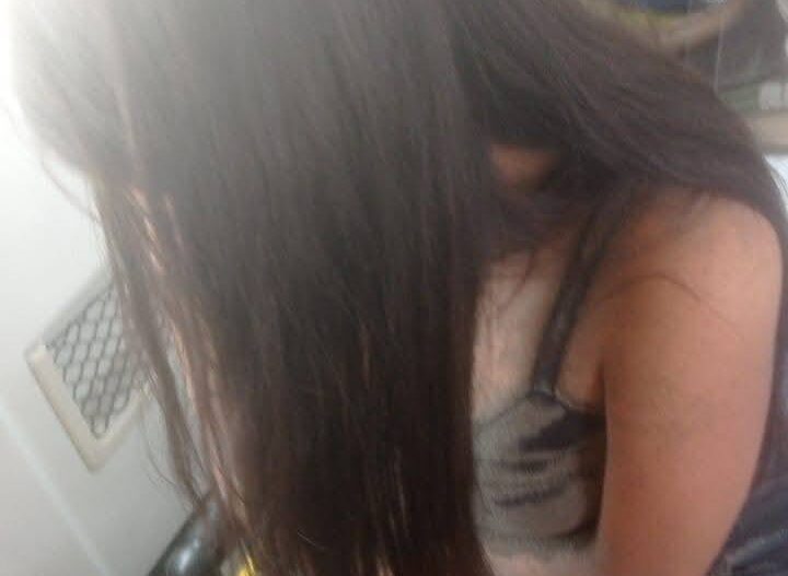 Menor sufre aparatosa caída en la playa y se lesiona brazo