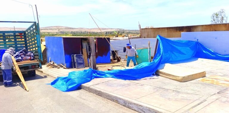 Familia damnificada en Alto Ensenada recibe apoyo tras incendio