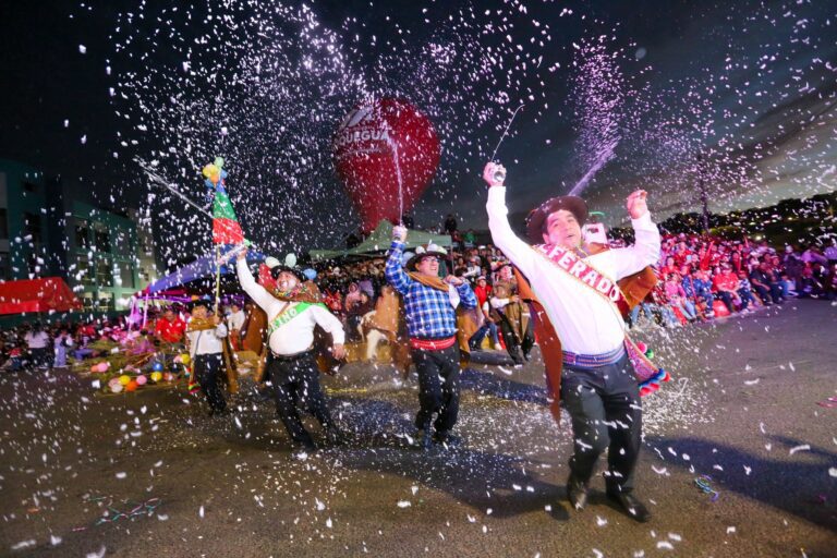Trinquetes Políticos: Ichuña en la fiesta de la Candelaria