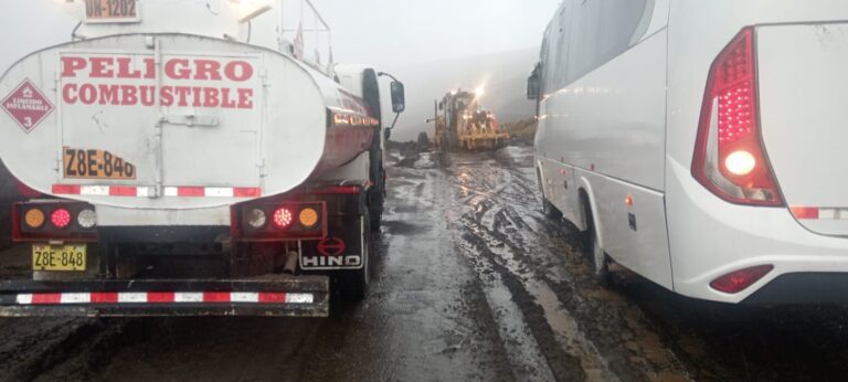 Suspenden trabajos viales por intensas lluvias en Arequipa