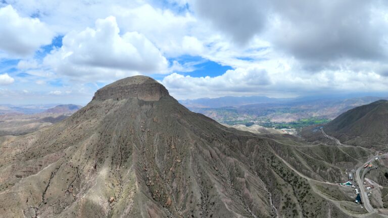 Cerro Baúl: la fortaleza del silencio y la altura