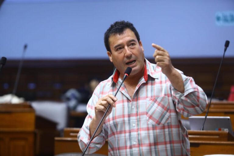Congresista cuestiona al presidente Jerí por Tisur: “¿Qué lo motivó a usted a firmar esa adenda…?”