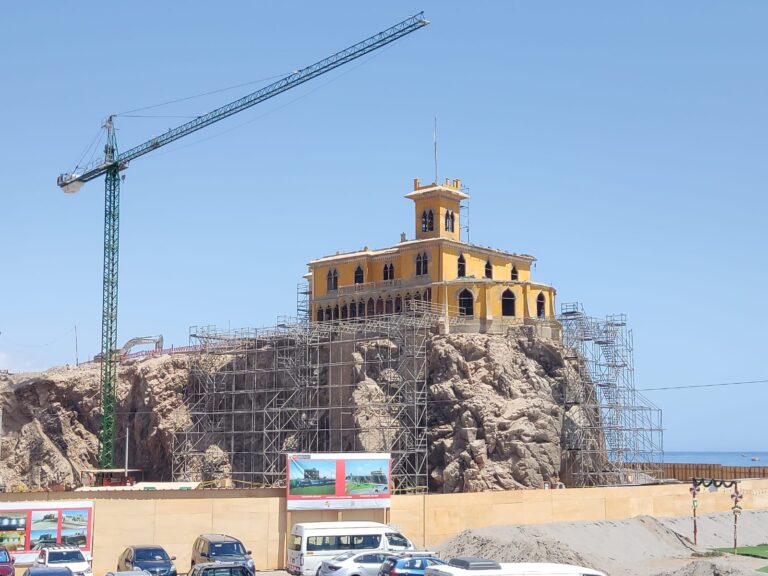 Denuncian deuda salarial a trabajadores foráneos en obra del Castillo Forga