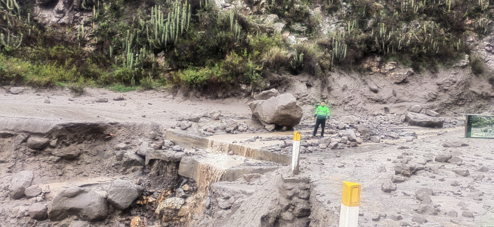 Intensas lluvias generan deslizamientos y bloquean accesos en la zona altoandina de Moquegua 2 Deslizamientos bloquean carreteras de acceso y salida del distrito de Ubinas 31012026 3 La Prensa Regional