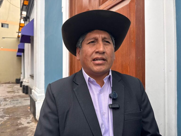 Alcalde de Carumas alerta riesgo de accidentes por derrumbes en la vía Chilligua–Sotolojo