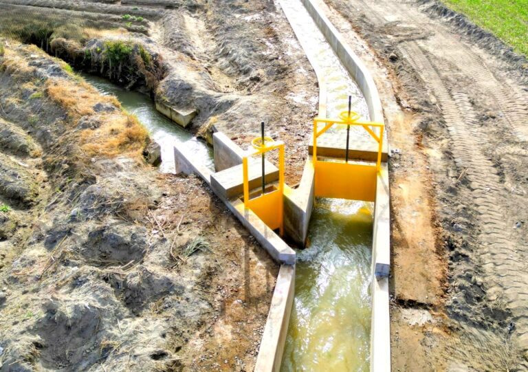 Deán Valdivia: entregan obra del canal Bustíos para más de 200 agricultores