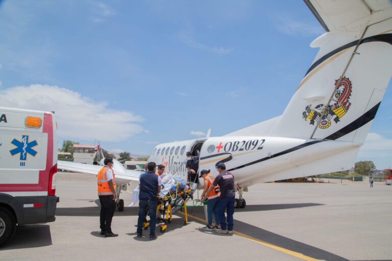 EsSalud Moquegua realiza traslado en ambulancia aérea para salvar la vida de paciente