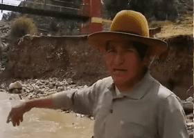 Alertan posible colapso de puente que conecta San Pedro de Camata y Yunga